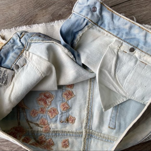 Dex Light Wash Distressed Embroidered Denim Shorts - Picture 7 of 12